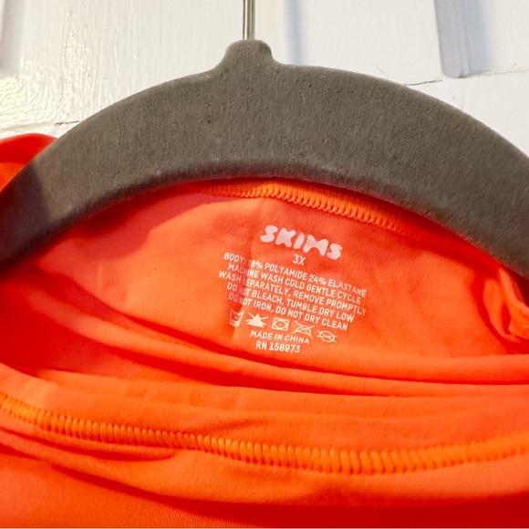 Skims Long Sleeve Tee - NWT - Picture 3 of 4